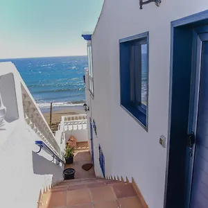 Villa Seaview Coastal On Front Line With Amazing Sea Views And Large Terrace, Puerto del Carmen (Lanzarote)